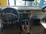 Škoda Octavia 2.0 TDI Combi RS NAVI WEBASTO  - náhled 9