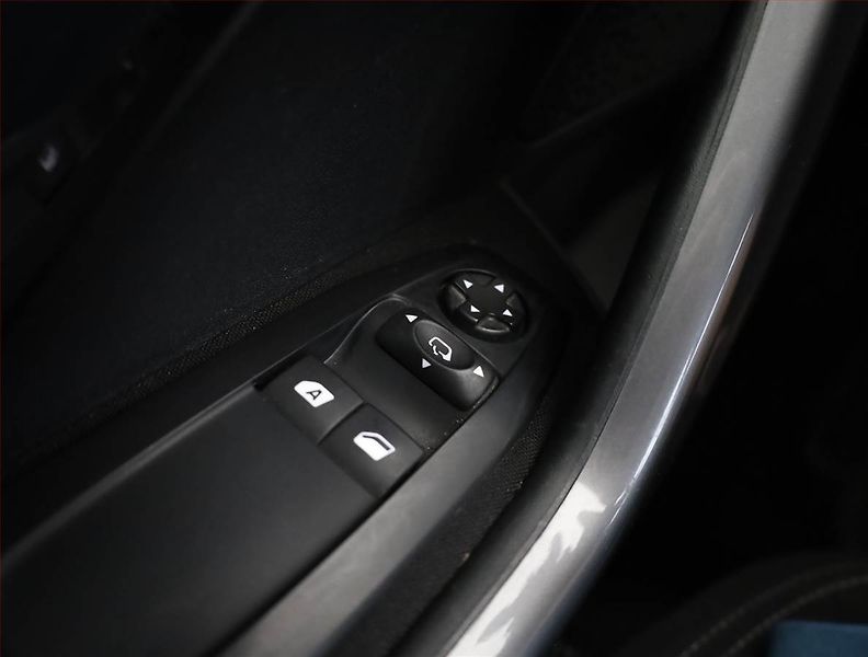Peugeot 2008 (2019) 1.2 PureTech, ČR,1.maj - fotka 14 z 16