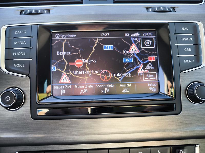 Volkswagen Golf 7 1,4TSI 90kW LED OSRAM 8xALU - fotka 56 z 82
