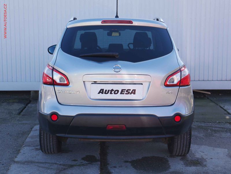 Nissan Qashqai (2012) 2.0dCi, AT - fotka 5 z 15