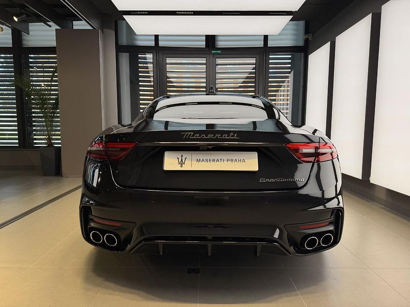 Maserati GranTurismo (2023) Trofeo 550 HP - fotka 7 z 18