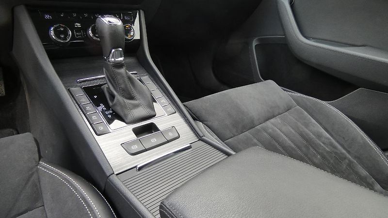 Škoda Superb 1.4 TSI iV Style DSG - fotka 6 z 27