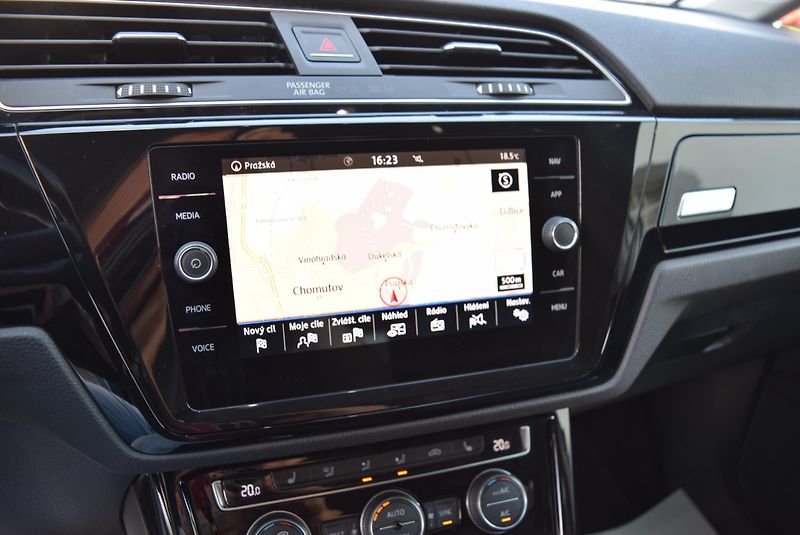 Volkswagen Touran (2018) 1.4TSI 110kw R-line NAVI LED - fotka 28 z 50