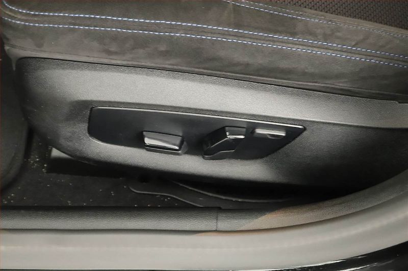 BMW Řada 5 (2021) 540i xDrive - fotka 18 z 20