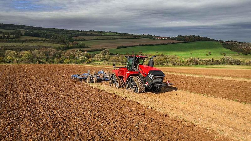 V současnosti je nejsilnějším traktorem světa. jedná se o Quadtrac 715 od výrobce CASE IH.