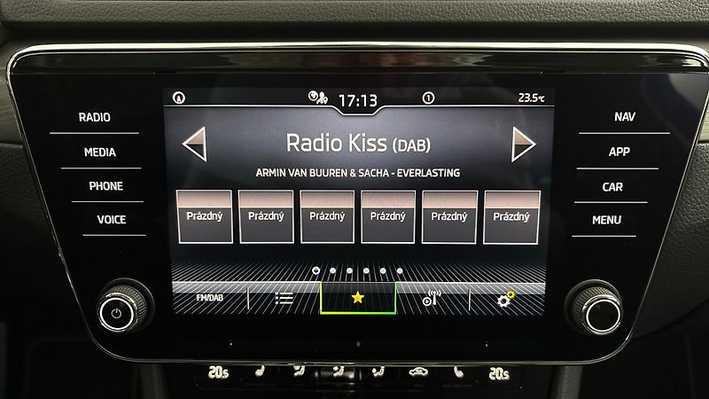 Škoda Superb 2.0 TDI DSG 4x4 Style Combi - fotka 11 z 27