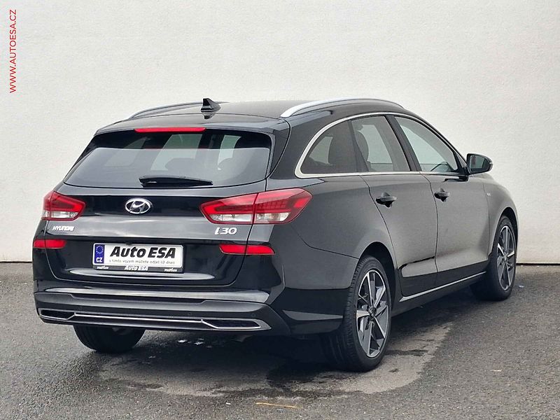 Hyundai i30 (2022) 1.5 i, 1.maj,ČR, LED, park. - fotka 4 z 19