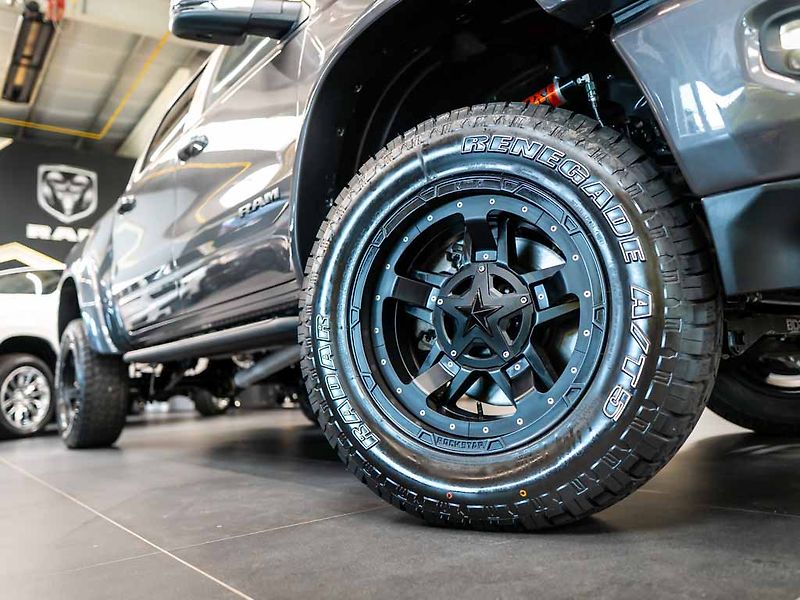 Dodge RAM (2024) 5.7 eTorque Sport 6 Lift - fotka 13 z 34