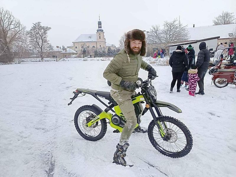 V Obořišti se konal první ročník jízdy na ledě Icekot.