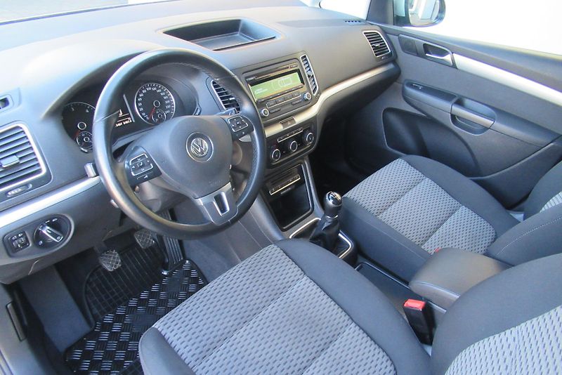Volkswagen Sharan 2.0 TDi  KLIMA WEBASTO TAŽNÉ - fotka 11 z 23