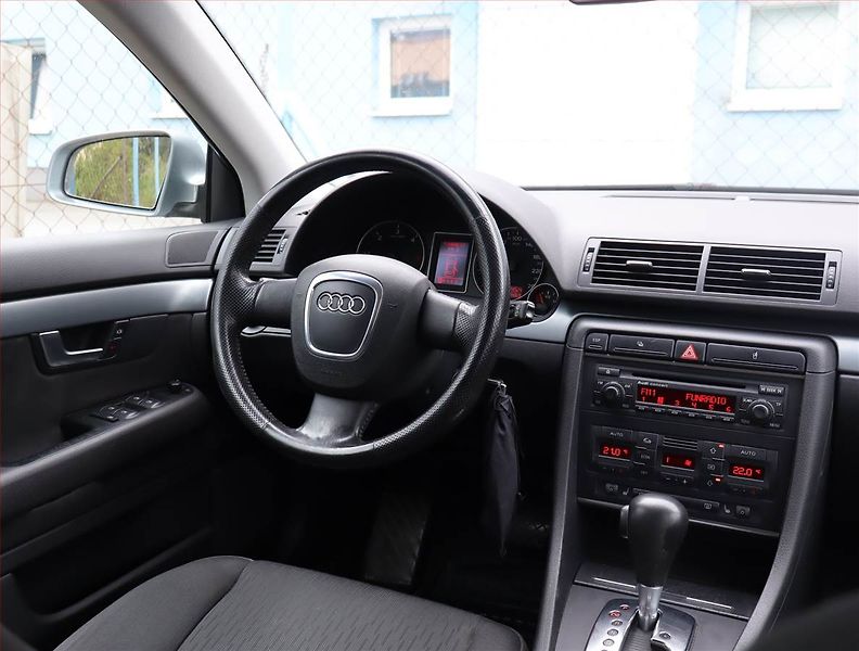 Audi A4 (2005) 2.0 TDI, Automat, Xenony - fotka 7 z 15