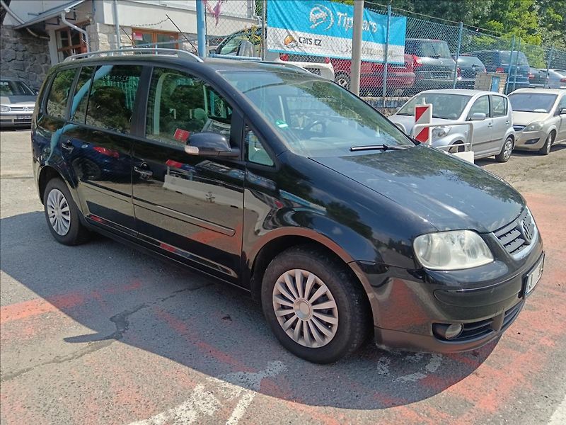 Volkswagen Touran 1,9 TDi Highline - fotka 17 z 21