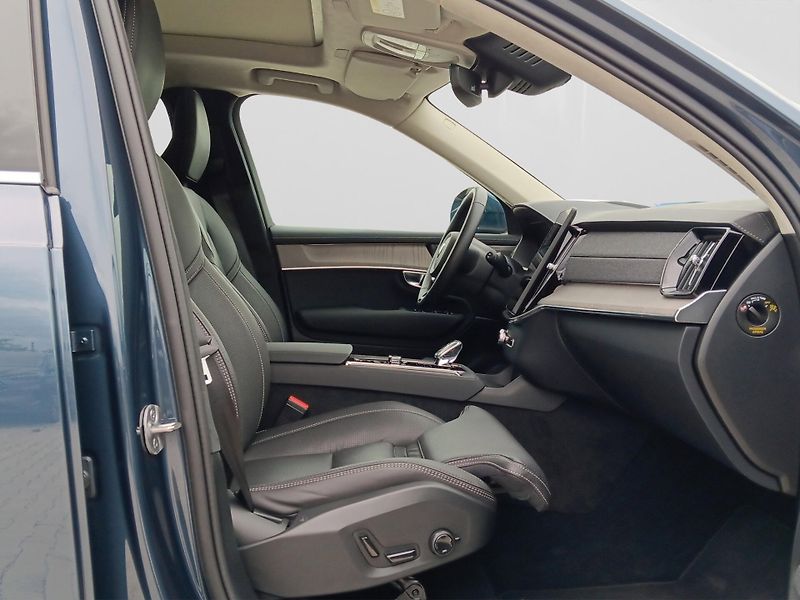 Volvo XC90 (2025) B5 ULTRA BRIGHT - fotka 18 z 20