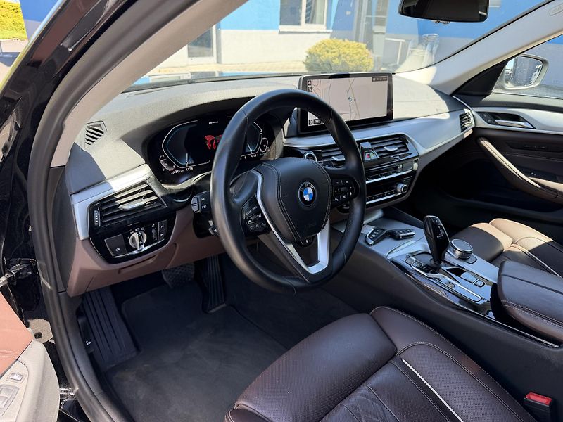 BMW Řada 5 Kombi 530e xDRIVE eDRIVE HEAD - fotka 12 z 20