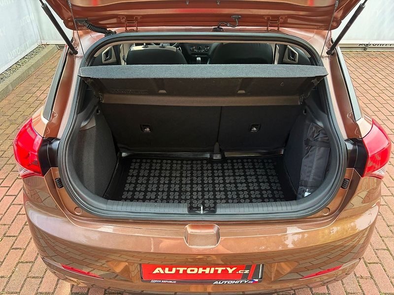 Hyundai i20 1.2 i, ČR, 1.Maj, 23 tkm - fotka 9 z 21