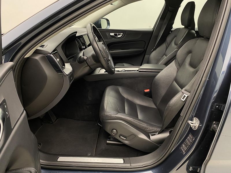 Volvo XC60 B5 AWD CORE AUT CZ - fotka 3 z 54