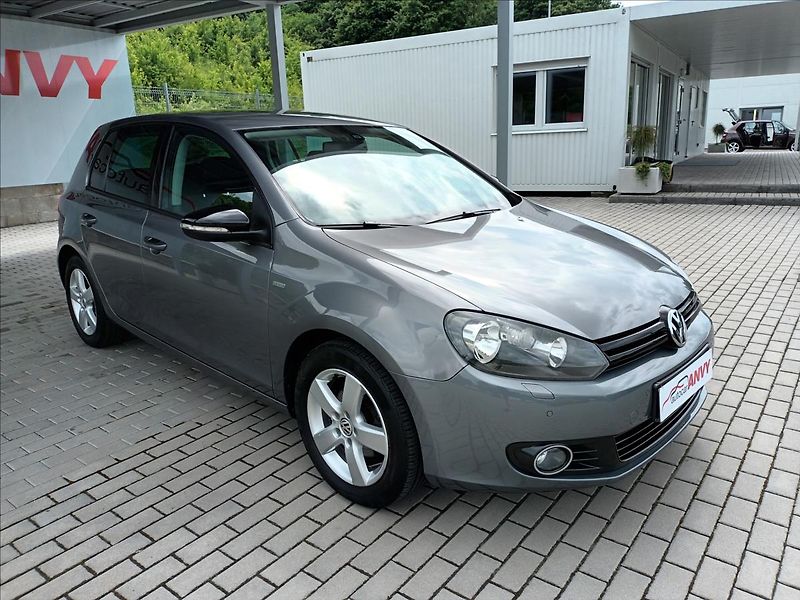 Volkswagen Golf 1,2 TSI,SERVIS,VÝHŘEV,PARKING - fotka 3 z 44