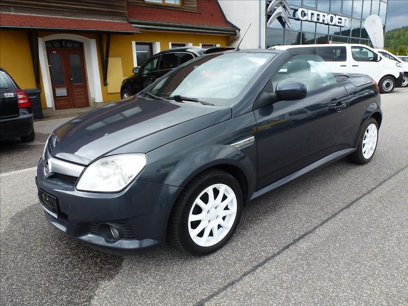 Opel Tigra 1,4 16V Roadster Cabrio - fotka 2 z 48