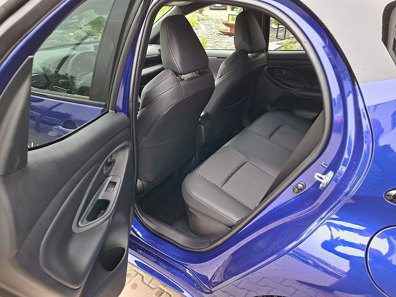Toyota Yaris 1.5 HEV 130K Executive - fotka 8 z 12