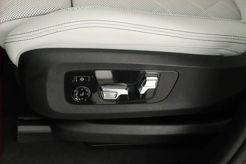 BMW X5 (2024) xDrive40i, Vzduch, H/K,Tažné - fotka 18 z 21
