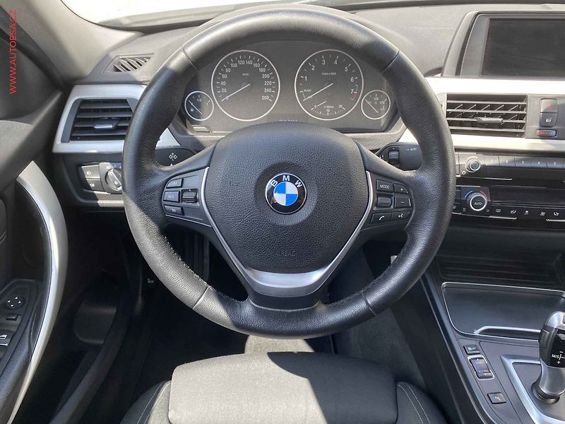 BMW Řada 3 (2018) 1.5i 318i, ČR, Advantage - fotka 11 z 18