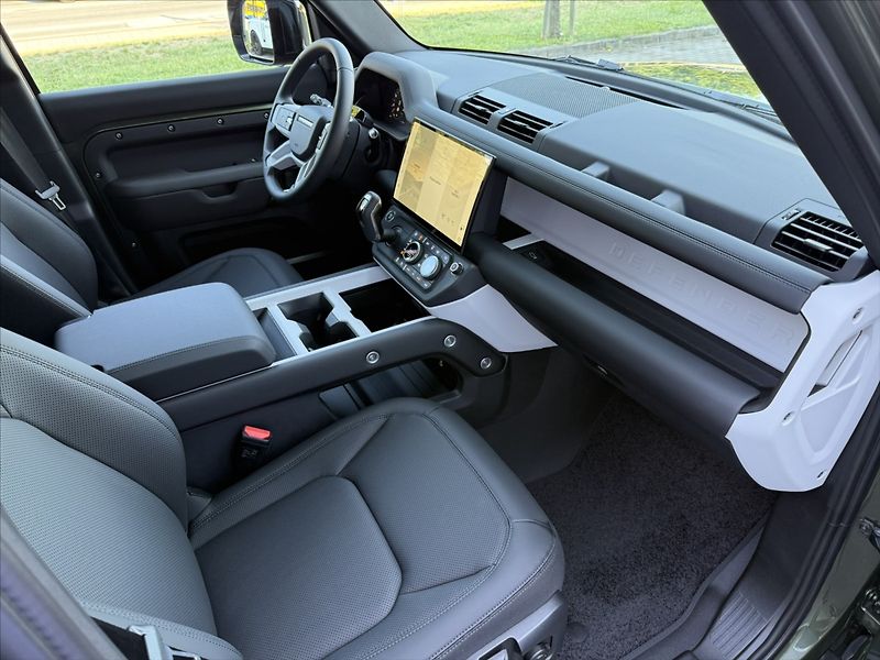 Land Rover Defender (2026) 3,0 S D200 - fotka 13 z 23