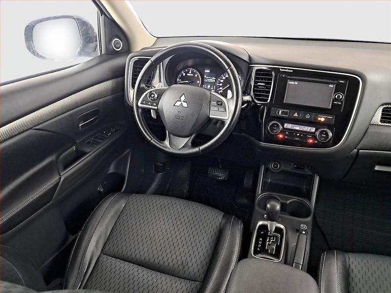 Mitsubishi Outlander (2015) 2.2 DI-D, 4X4, Automat - fotka 7 z 19