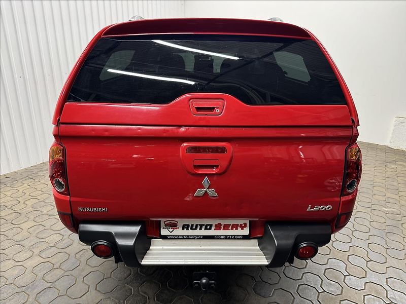 Mitsubishi L200 2.5DI-D INTENSE 4WD HARDTOP - fotka 7 z 35