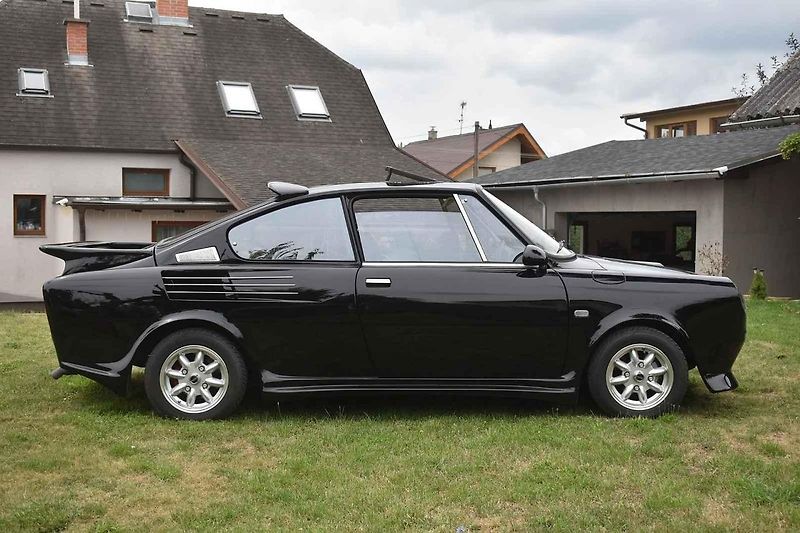 Škoda 110 R ve stylu Porsche je pozoruhodný automobil.