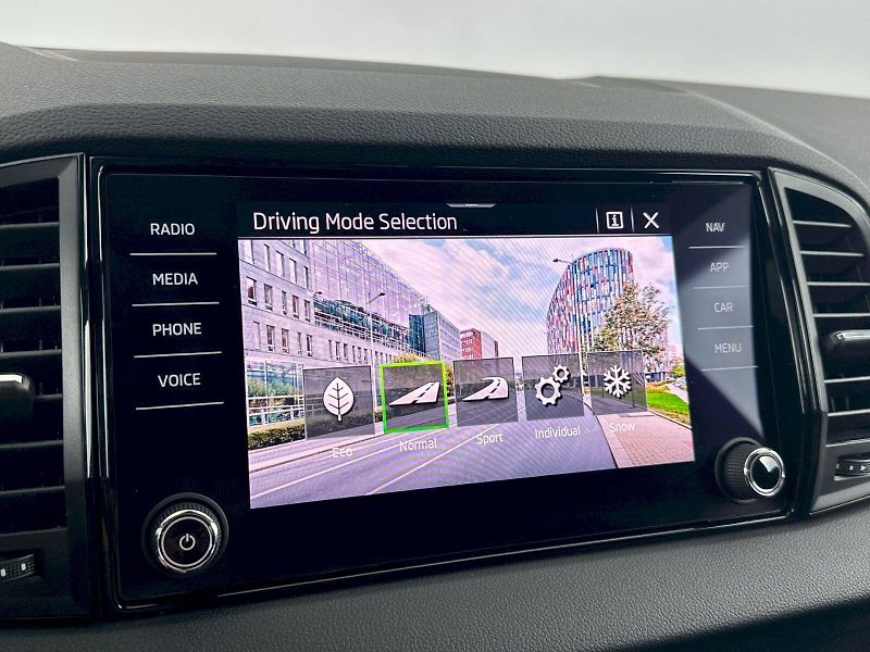 Škoda Karoq (2025) DSG 2.0TDI 110kW 4x4 SportLine - fotka 13 z 33