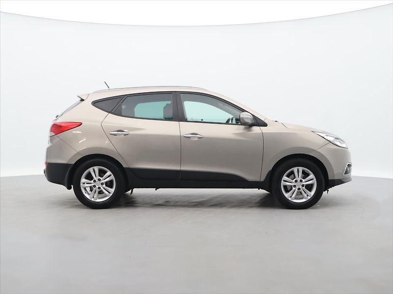 Hyundai ix35 2.0 CRDI 100kW 4x4 Style CZ - fotka 8 z 25
