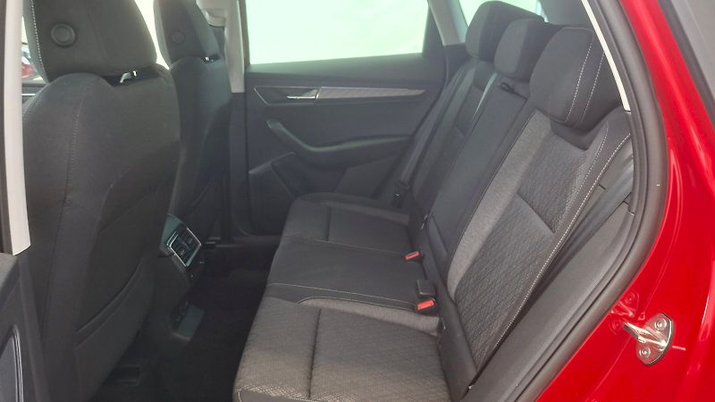 Škoda Karoq (2025) Top Selection 1,5 TSI 110 kW D - fotka 13 z 23
