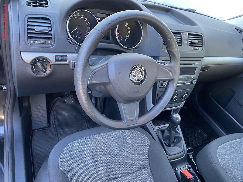 Škoda Yeti (2014) 1.6 TDi, GreenLine, +kola - fotka 12 z 17
