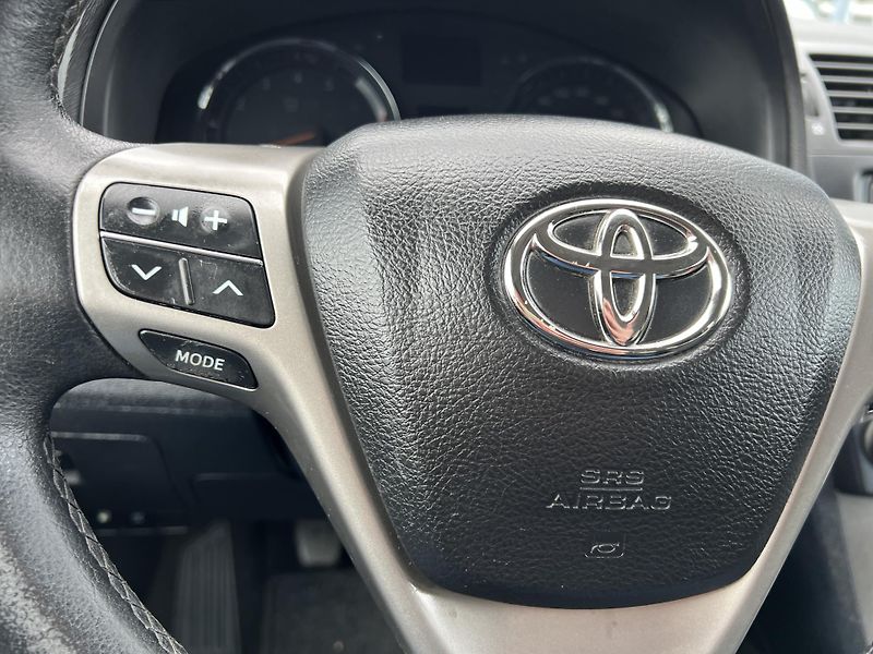 Toyota Avensis SOL 1.8 VVT-i NAVI KLIMA ALU - fotka 15 z 45