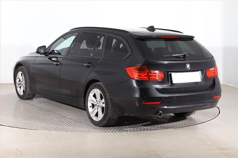BMW Řada 3 (2015) 318 d, Automat, Serv.kniha - fotka 4 z 27