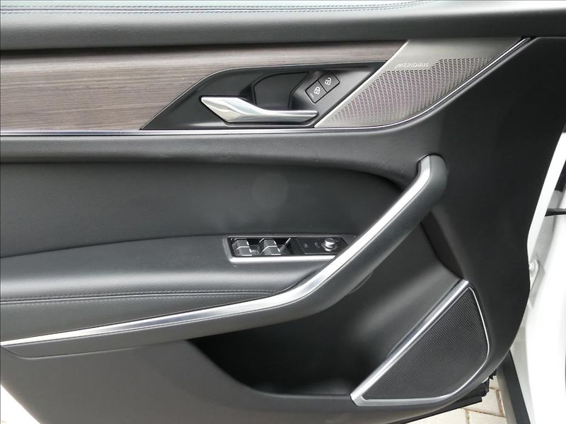 Jaguar F-Pace 2,0 D200 S,1.maj,ČR,DPH - fotka 14 z 35