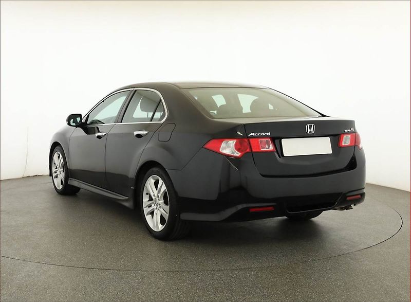 Honda Accord (2011) 2.2 i-DTEC, ČR,1.maj - fotka 4 z 14