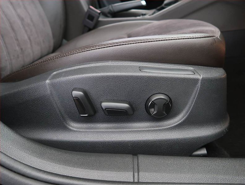 Škoda Octavia (2018) Laurin&Klement 2.0 TDI - fotka 24 z 31