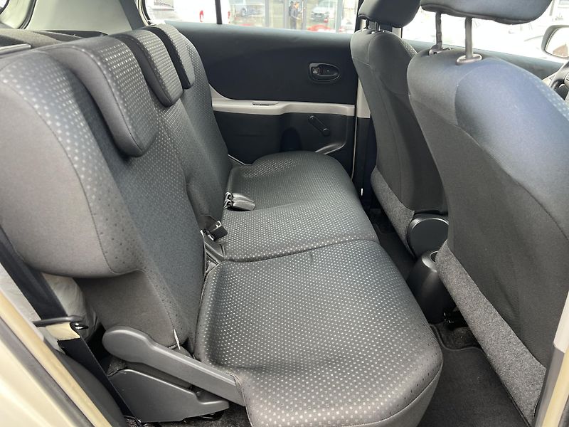 Toyota Yaris 1.3VVT-i 74kw KLIMA PŮVOD ČR  - fotka 26 z 38