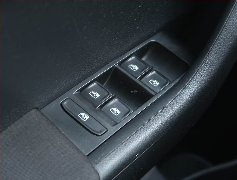 Škoda Fabia (2015) Style 1.2 TSI, ČR,1.maj - fotka 15 z 19