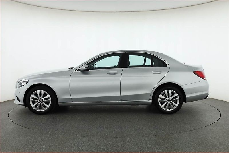 Mercedes-Benz Třídy C (2018) Avantgarde C 220 d 4MATIC - fotka 3 z 20