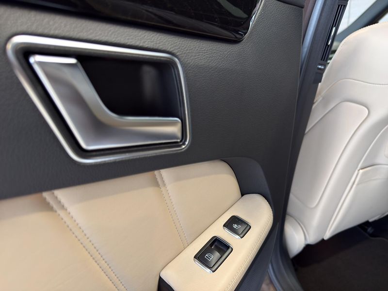 Mercedes-Benz Třídy E (2015) Mercedes-AMG E 63 S 4MATIC kom - fotka 19 z 21