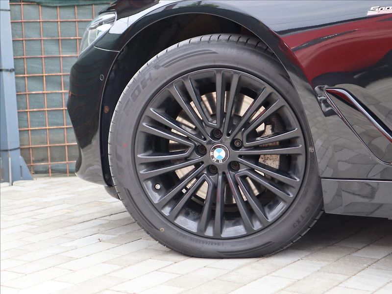 BMW Řada 5 3,0 XD SportLine Adaptive LED - fotka 40 z 45