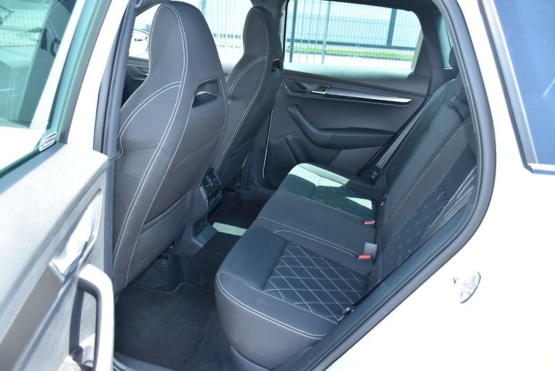 Škoda Karoq (2023) Sportline Exclusive 1.5 TSI 11 - fotka 27 z 35