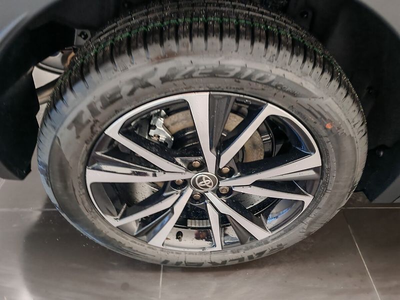 Toyota C-HR 2.0 Hybrid E-CVT Style - fotka 11 z 39