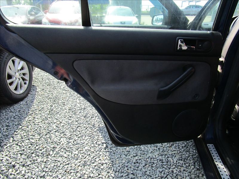 Volkswagen Golf 1.4i 16V, Klima - fotka 28 z 37