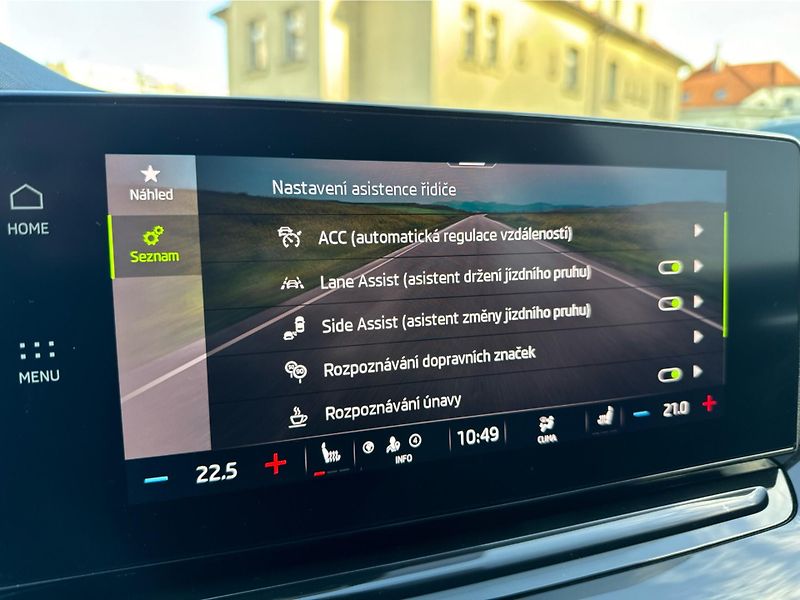 Škoda Octavia Style Plus 2.0 TDI 85kw Combi - fotka 24 z 26