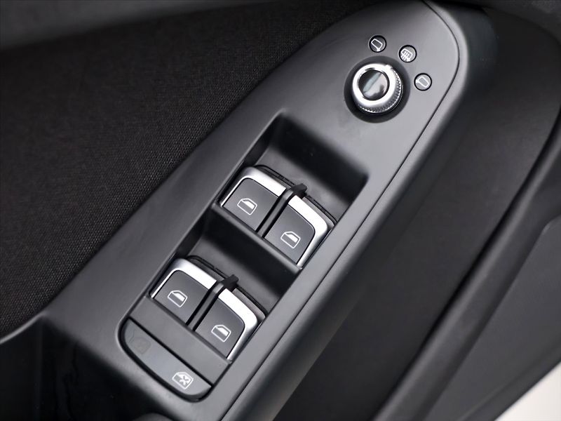 Audi A4 2,0 TDI 105kW Aut. 1.Maj. - fotka 14 z 27