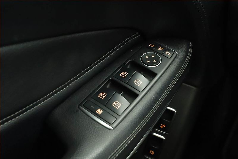 Mercedes-Benz GLS (2018) 500 4MATIC - fotka 11 z 22