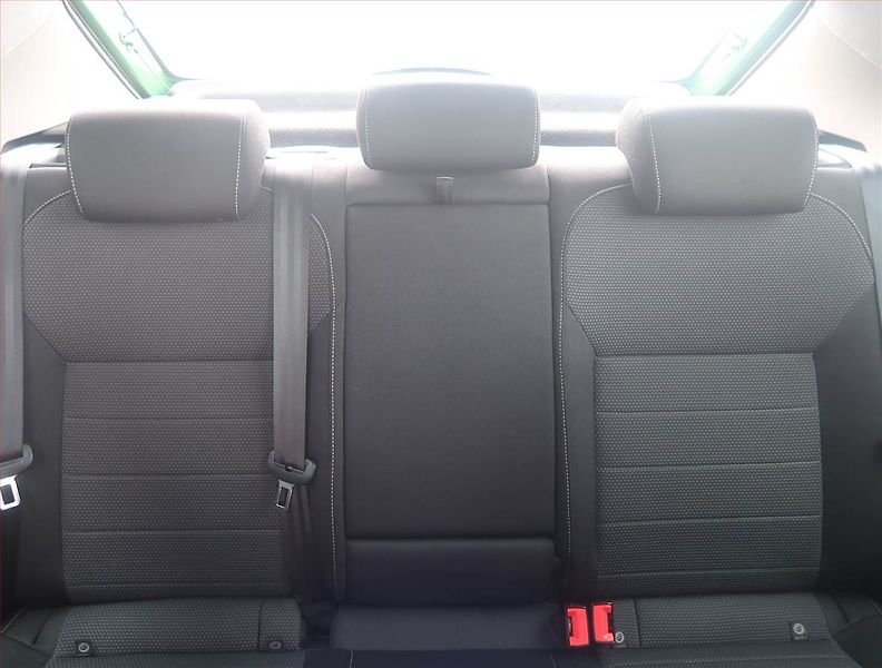 Škoda Rapid (2015) Elegance 1.4 TDI, Tempomat - fotka 10 z 14